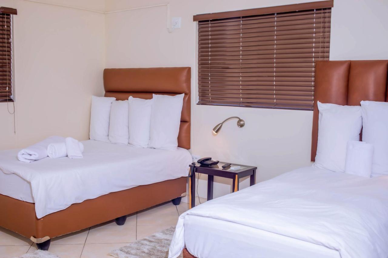 Road House Guest House Omuthiya Екстер'єр фото