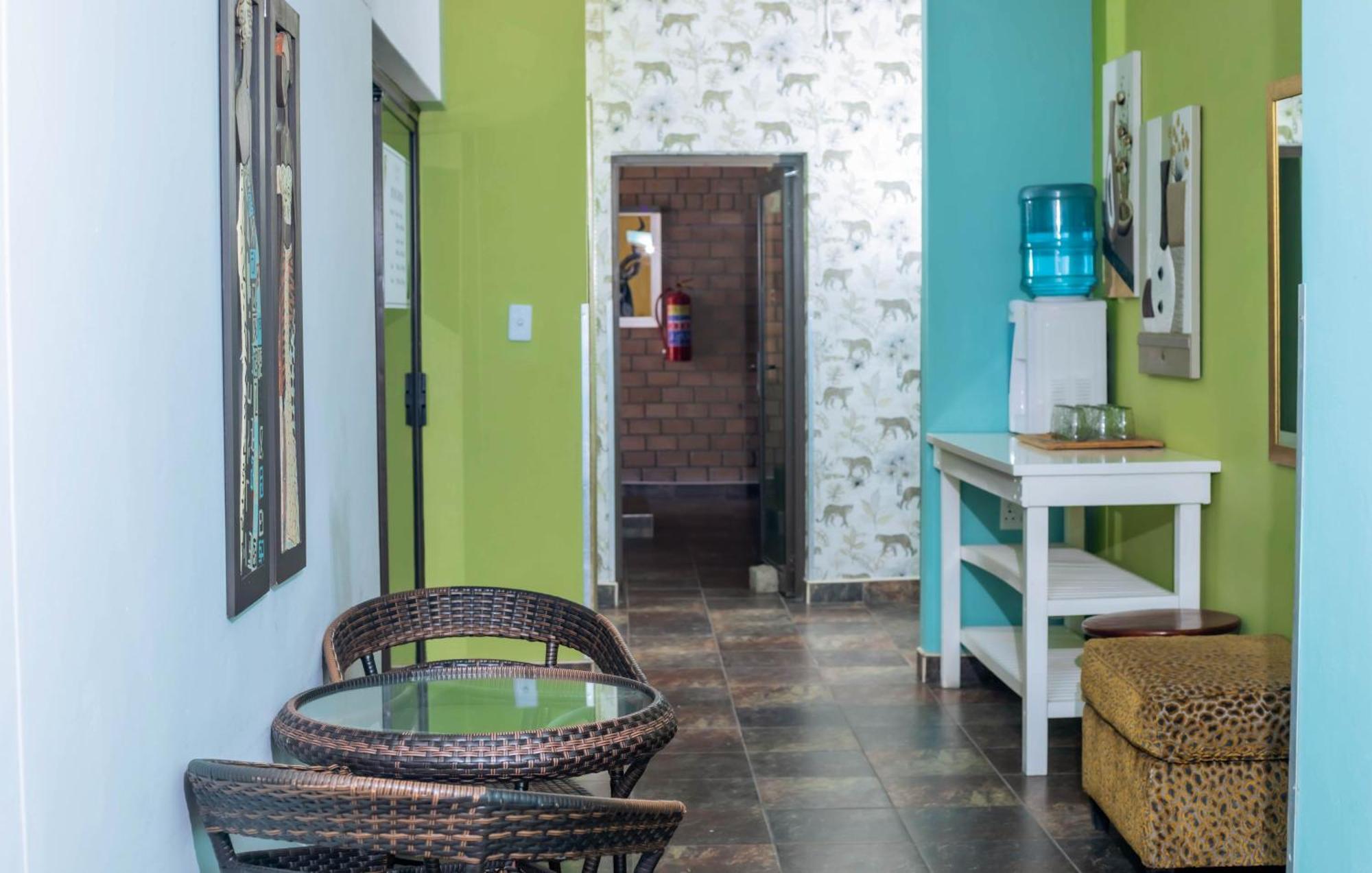 Road House Guest House Omuthiya Екстер'єр фото