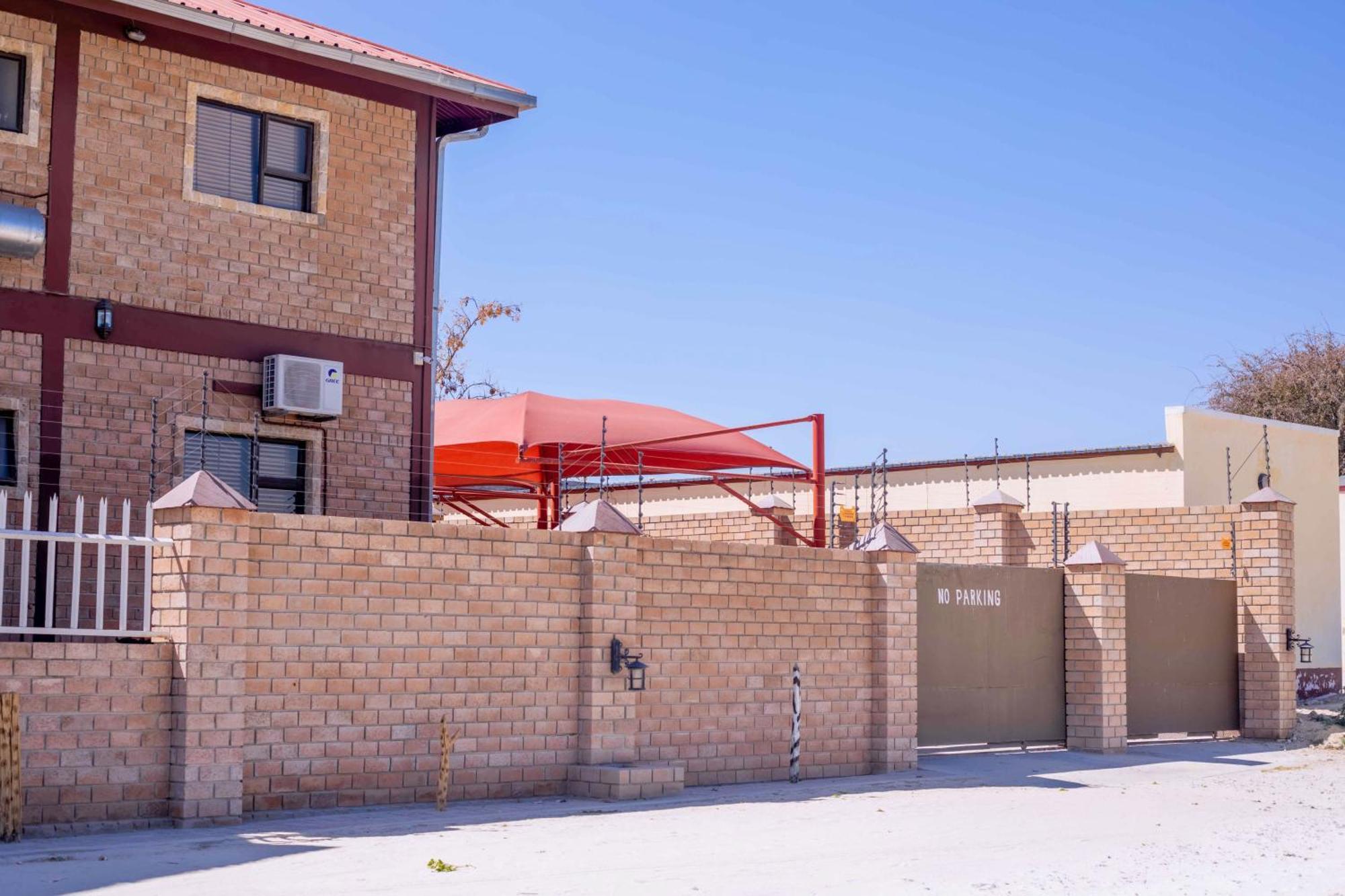 Road House Guest House Omuthiya Екстер'єр фото