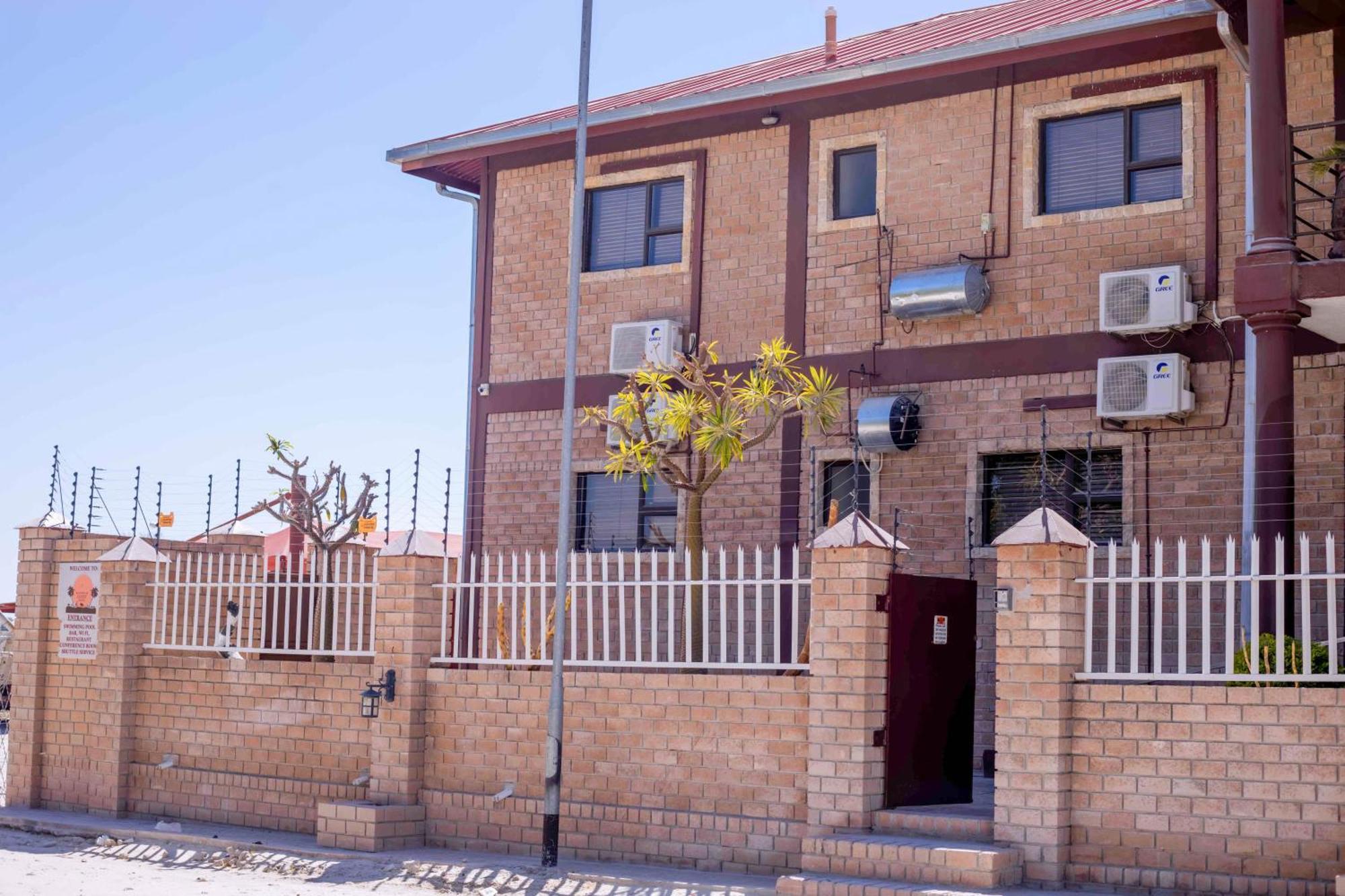 Road House Guest House Omuthiya Екстер'єр фото